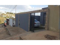 Casa Ocupada no Loteamento Parque da Barragem
