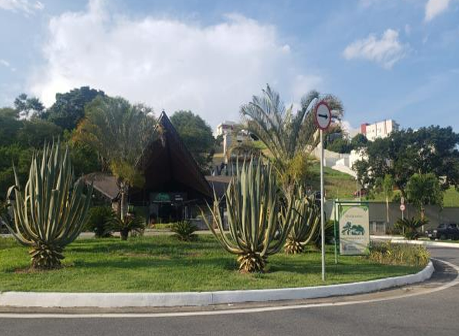 Casa ampla com 565m² construída, terreno 700m², desocupada