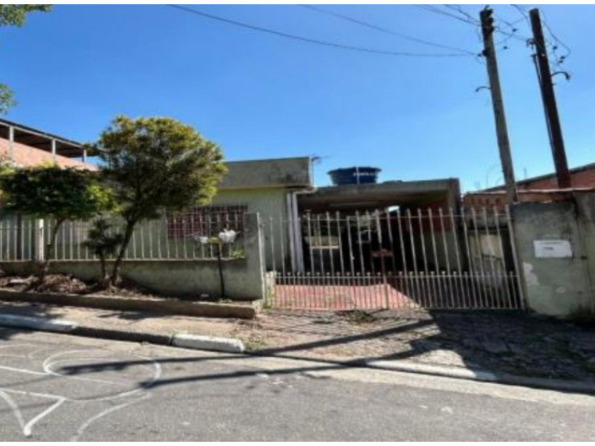 Casa ocupada com 91,20 m² construídos em terreno de 250 m²