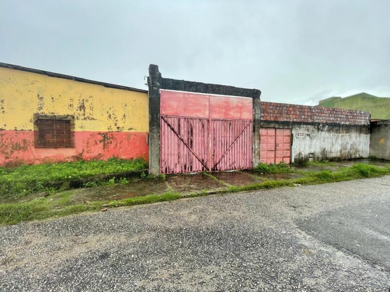 Imóvel Comercial e Residencial com 10 casas e galpão