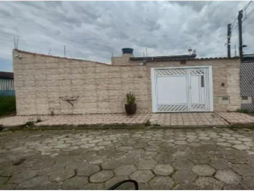 Casa Ocupada com 74m² Construída em Itanhaém/SP
