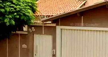 Casa Ocupada com 1 Vaga e Ampla Área em Cafelândia/SP