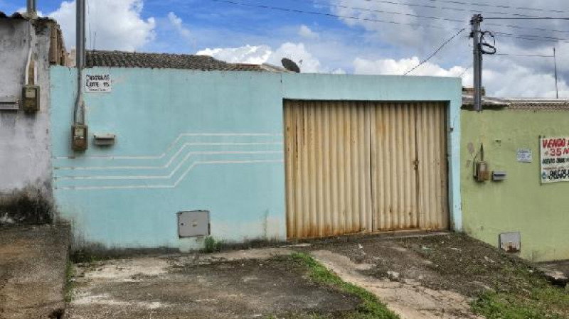 Casa com 2 quartos, 1 banheiro e 1 vaga de garagem