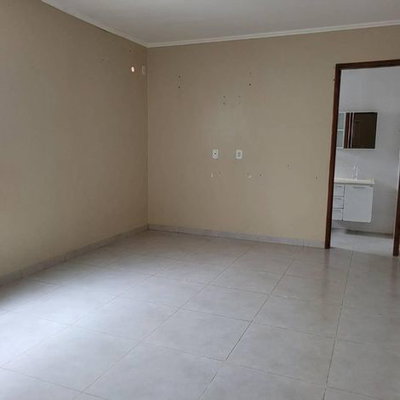 Casa Desocupada 177m² com Terreno de 300m²