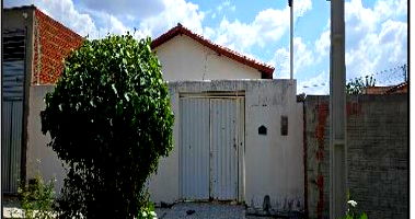 Casa com 2 quartos, 2 banheiros, 1 vaga e 70m² construída