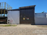 Casa com 300m² de área privativa e terreno, 1 banheiro