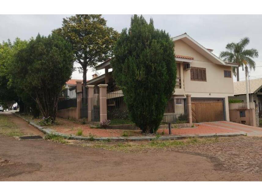 Casa Padrão Ocupada com 360m² de Terreno em Santa Rosa