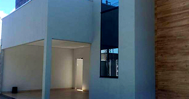 Casa ocupada com 1 vaga de garagem e 221 m² construídos