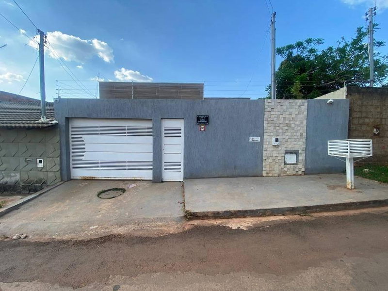 Casa 3 dorms, 2 banheiros, 148.56 m² construída, ocupada