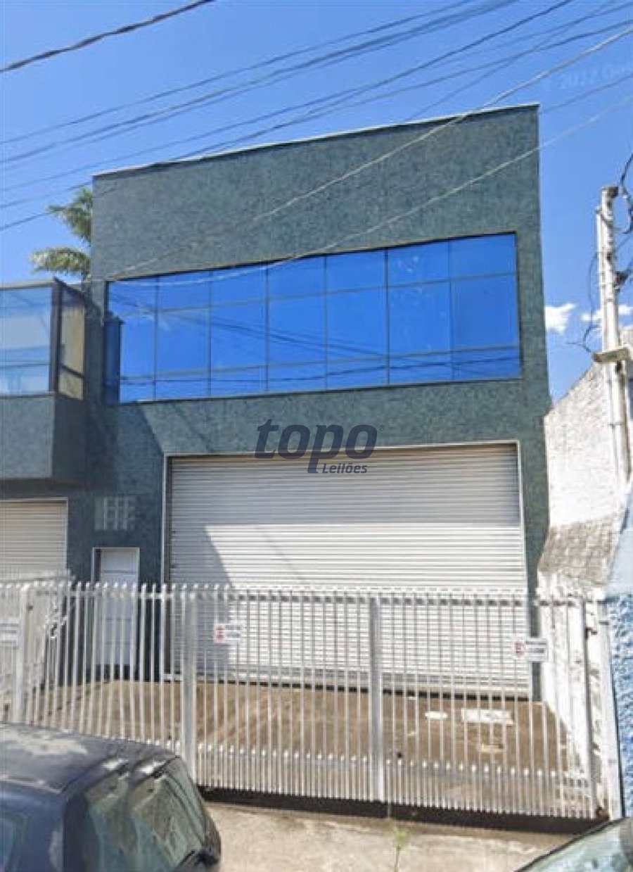 Prédio Comercial com 2 pavimentos, 497,65m², 5 salas, 7 banheiros e 2 vagas
