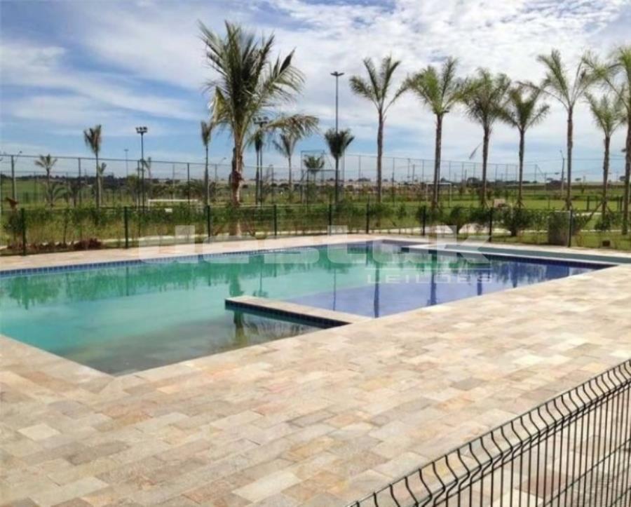 Casa com 3 quartos, 2 banheiros e 306m² de terreno