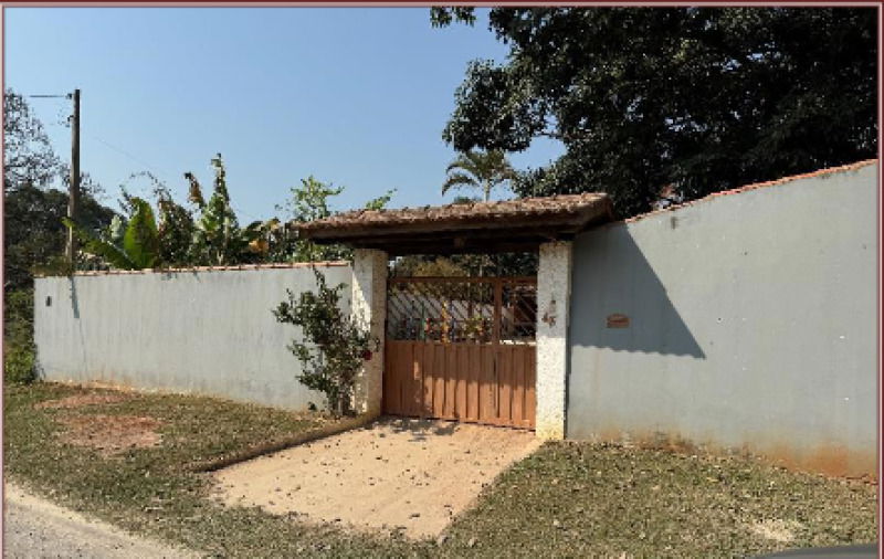 Terreno com Edificação e Piscina em Araçoiaba da Serra