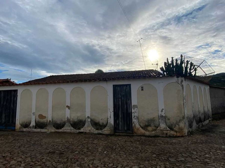 Casa com 3 quartos, 2 banheiros e 2 vagas, 176m² construída