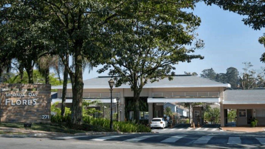 Casa Ocupada em Santana de Parnaíba com 635m² de Área Construída