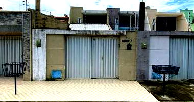 Casa com 3 quartos, 3 banheiros, 2 vagas e 121m² construída