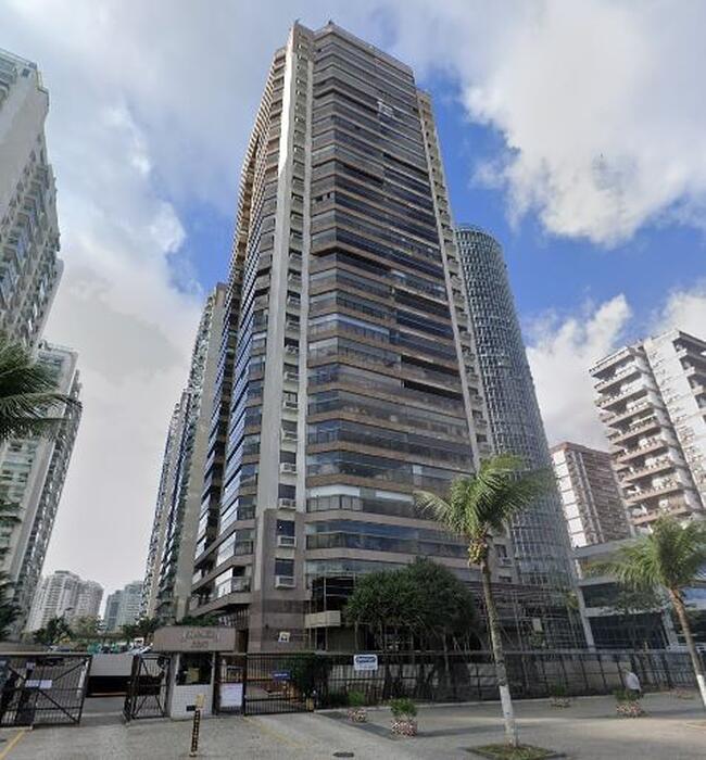 Cobertura com 332m², 4 quartos, 4 banheiros e 2 vagas