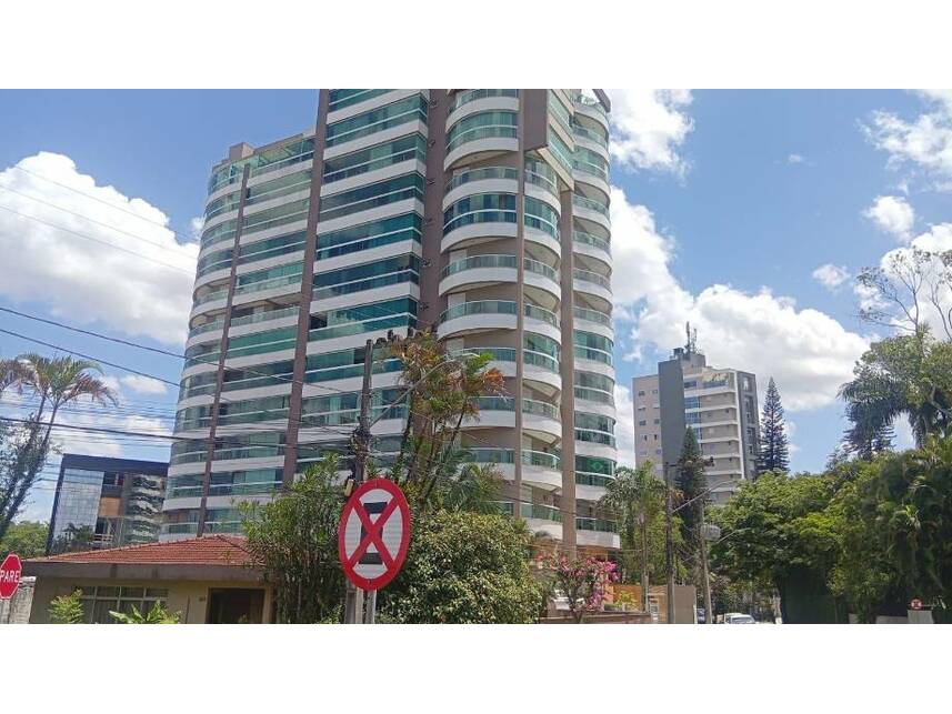Apartamento de 159m² com 2 vagas em leilão - Atiradores/Joinville