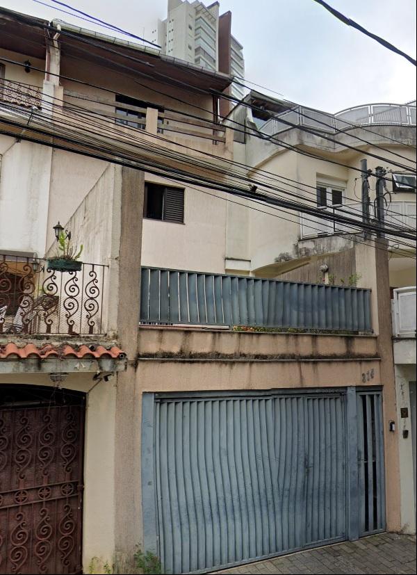 Casa com 3 quartos, 2 banheiros e área de serviço