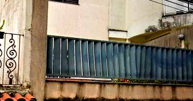 Casa com 3 quartos, 2 banheiros e área de serviço