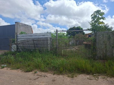 Casa com 2 quartos, 2 banheiros e 69,95 m² construída