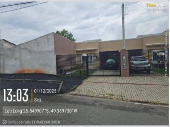 Casa ocupada com 1 vaga e 52,56 m² construídos