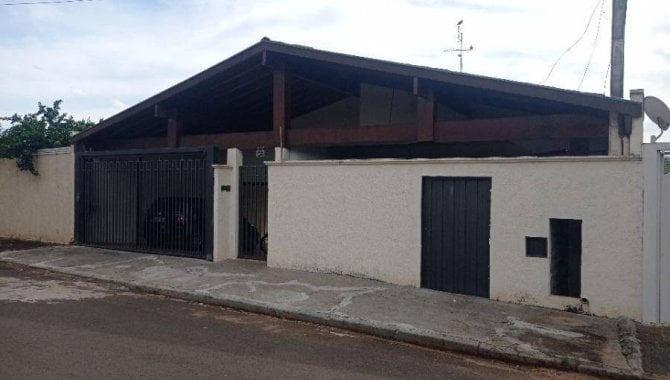 Casa com 3 quartos, 1 banheiro e 1 vaga de garagem, 187 m², ocupada