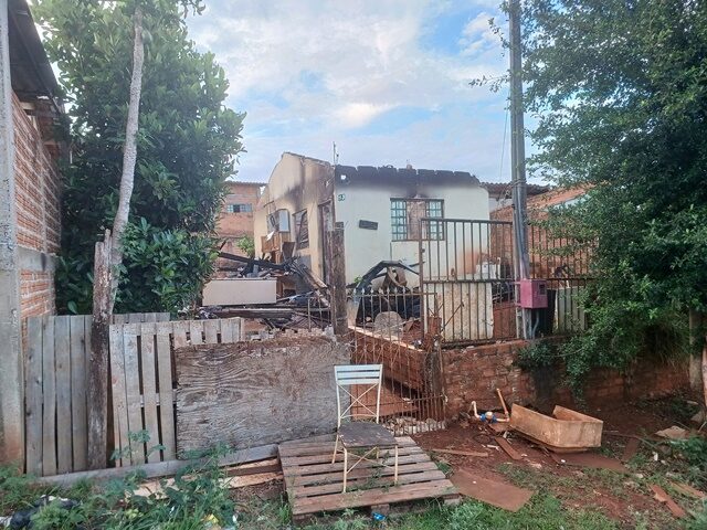 Lote 243 - Terreno 200m² e Área Construída 30m²