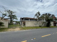 Casa com 6 quartos, 5 banheiros e 628 m² de área construída, ocupada