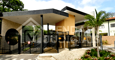 Imóvel Residencial em Construção com Terreno Amplo