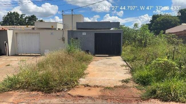 Casa com 2 quartos, 1 banheiro, vaga de garagem e 82m² privativos