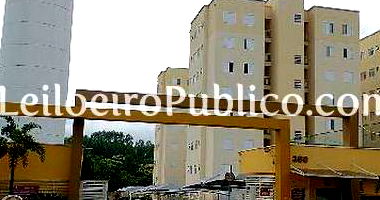 Apartamento 2 quartos, 1 banheiro, 1 vaga, 68m², varanda e área de serviço