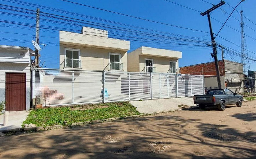 Condomínio Multifamiliar com 11 Casas, 2 Banheiros, 0 Vagas, 656m²