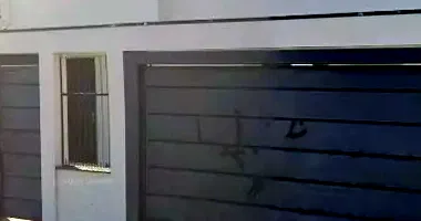 Casa padrão com 3 quartos, 2 banheiros, 324m² construída, imóvel ocupado