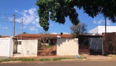Casa Ocupada com 124 m² de Área Construída
