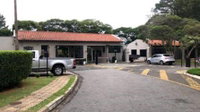 Casa em condomínio com 13 vagas de garagem e 5 banheiros