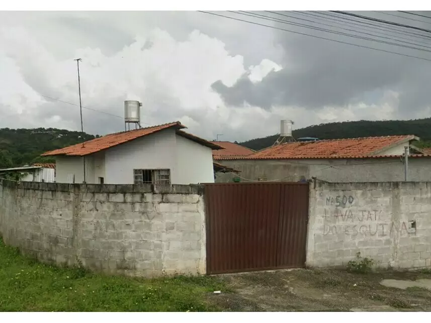 Casa Ocupada em Leilão com 3 Quartos e 2 Banheiros