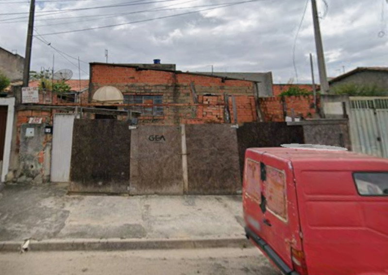 Casa inacabada com 112m² em terreno de 250m²