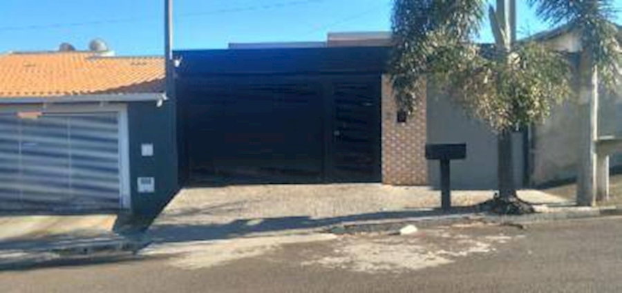 Casa com 2 quartos, 1 banheiro e 1 vaga de garagem