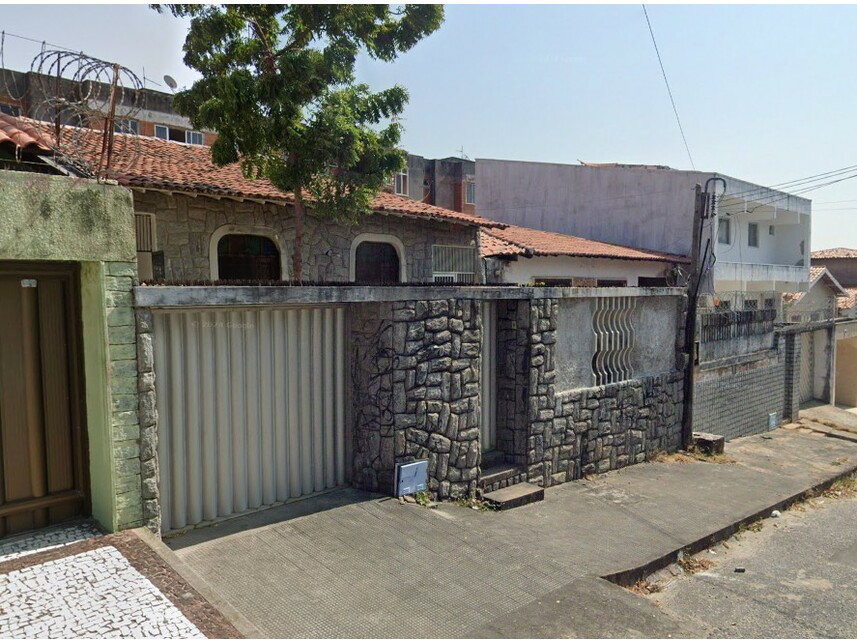 Casa em leilão com 3 quartos em Fortaleza