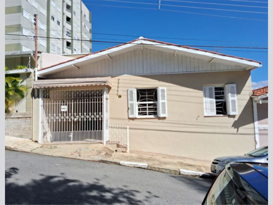 Casa com 208m² construídos, 50% do imóvel, ocupada