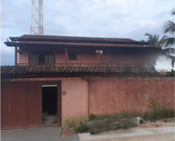 Residencial com ampla área em Rio das Ostras - Desocupado