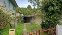 Terreno de 434 m² com casa de madeira