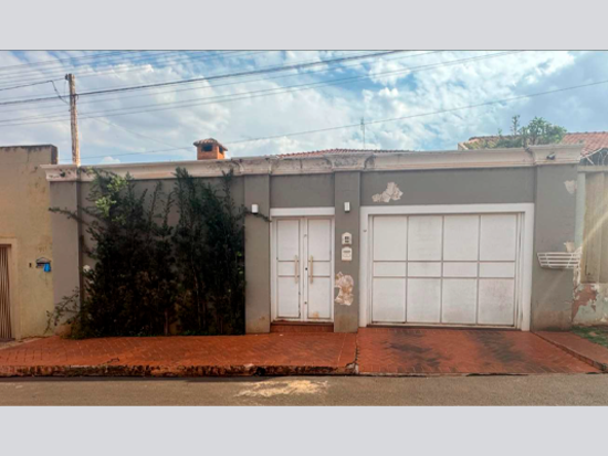 Casa Ocupada em São Joaquim da Barra - SP com 291m² Construída