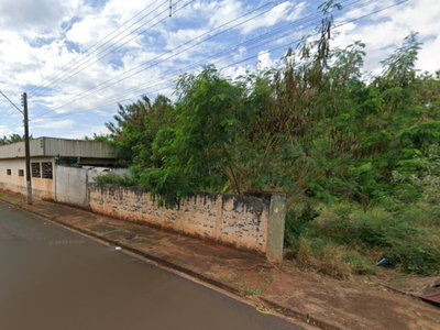 Imóvel Comercial em Terreno Amplo
