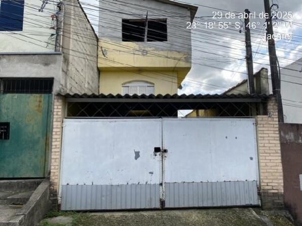 Casa com 2 quartos, 1 banheiro e 2 vagas de garagem