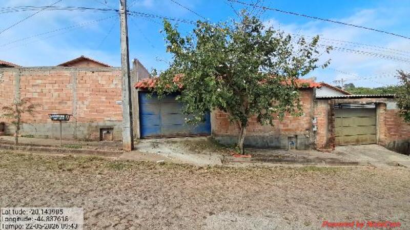 Casa com 2 Quartos e 1 Vaga em Divinópolis