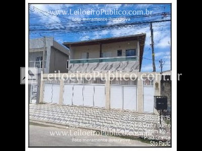 Casa com 54,9m² em Praia Grande, SP