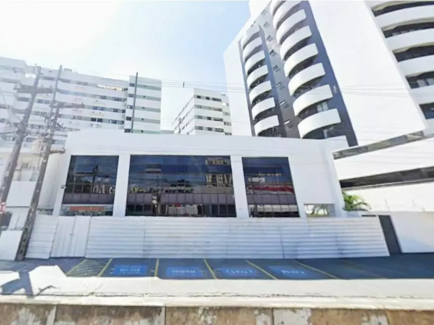 Prédio Comercial com 2 Pavimentos e 13 Vagas em Leilão
