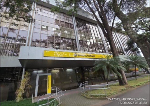 Prédio Comercial com Locação Simultânea em Curitiba