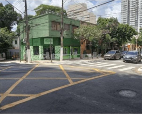 Imóveis Comerciais com 3 Salões e Apartamento em Santo Amaro